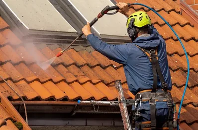 Démoussage et hydrofuge de toiture à Ambernac