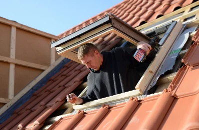 Pose de fenêtres de toit Velux à Ambernac